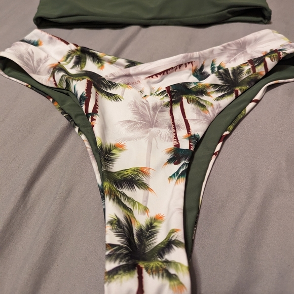 Cute bikini - Picture 2 of 8